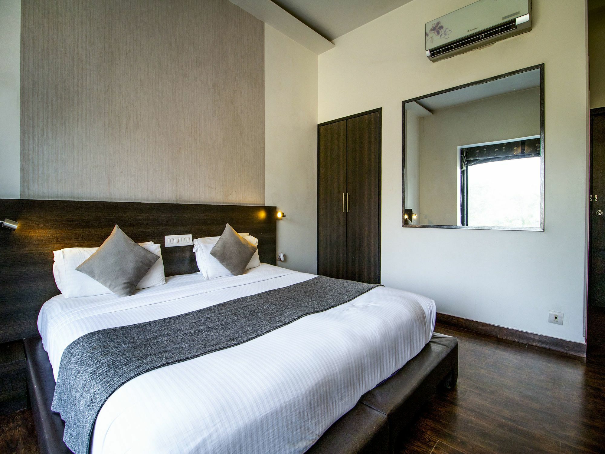 The Saneer Jaipur Hotel Exterior foto